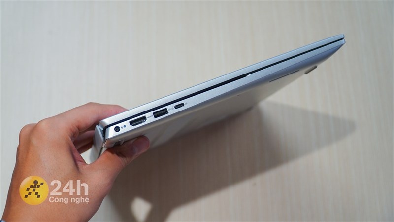 Cạnh trái của Dell Inspiron 14 5420. Cạnh trái của Dell Inspiron 14 5420.