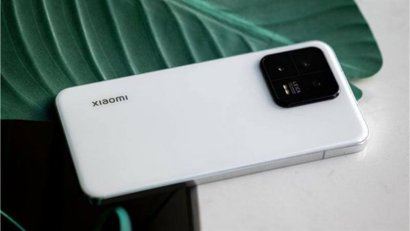 Xiaomi 15 cũng được trang bị dung lượng RAM 12 GB hoặc 16 GB cùng bộ nhớ trong 512 GB.