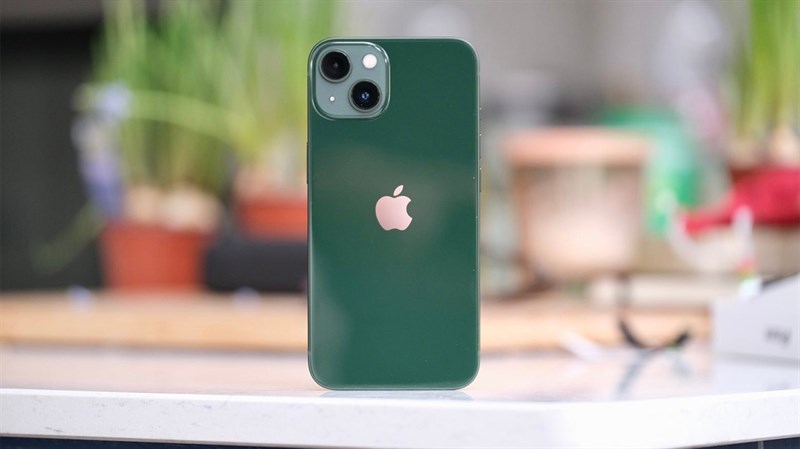 iPhone xanh rừng thông giảm giá đậm thế nào ngày Giáng sinh?