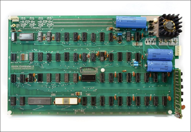 Chiếc máy tính Apple-1 đắt nhất từng được bán, với giá lên đến gần 20 tỉ đồng Chiếc máy tính Apple-1 đắt nhất từng được bán, với giá lên đến gần 20 tỉ đồng