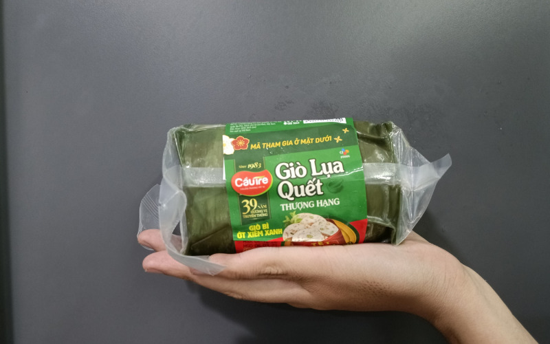 Giò lụa quết vì ớt xiêm xanh Cầu Tre cây 500g