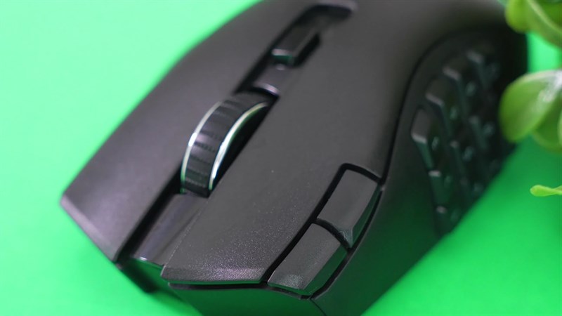 Trên tay chuột Razer Naga V2 HyperSpeed