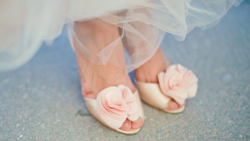 Những đôi giày hồng giúp bạn vừa thật nữ tính vừa khoe được cá tính riêng