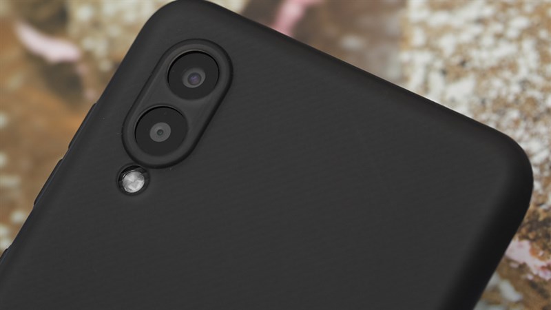 Cụm camera được nâng lên