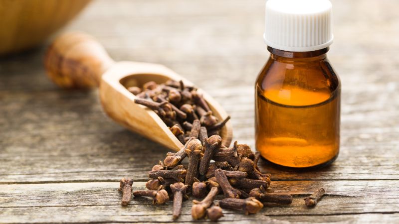 How to use clove essential oil