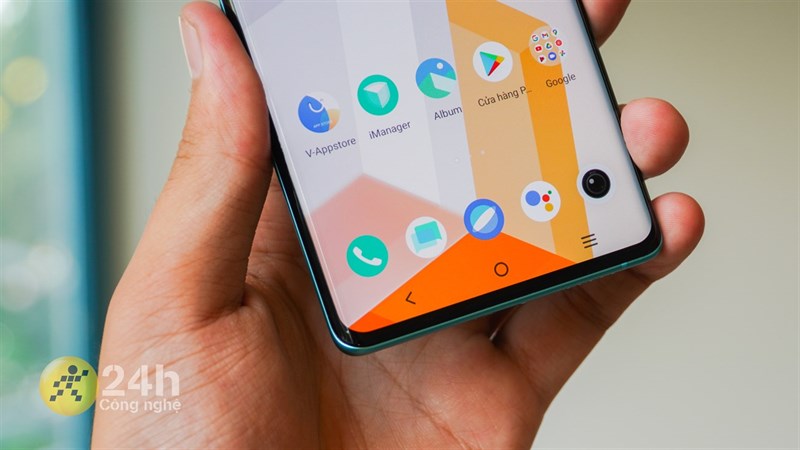 Cạnh viền màn hình được vuốt cong mềm mại