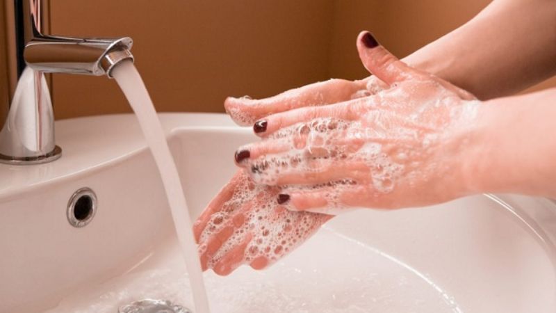 Wash skin exposed to poison ivy with soap