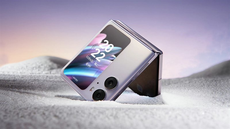 OPPO Find N2 Flip có thiết kế gập vỏ sò tiện lợi. Nguồn: OPPO. OPPO Find N2 Flip có thiết kế gập vỏ sò tiện lợi. Nguồn: OPPO.
