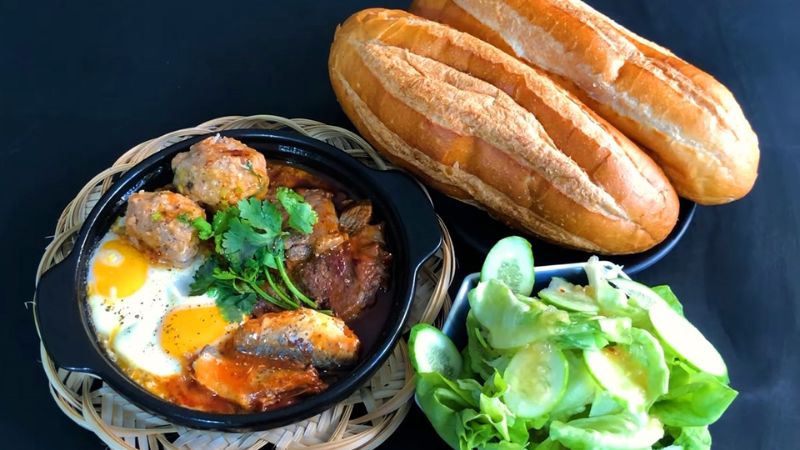 Bánh mì cá hộp