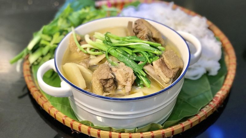 Delicious and flavorful duck and bamboo shoot hot pot