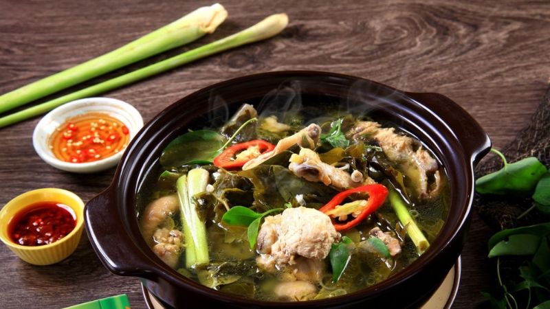 Chicken and betel leaf hot pot