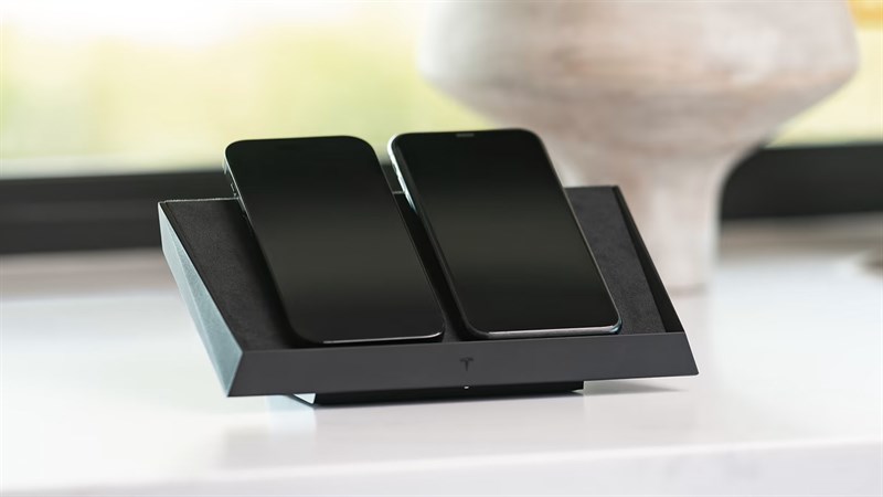 Tesla ra mắt đế sạc không dây mới Tesla ra mắt đế sạc không dây mới