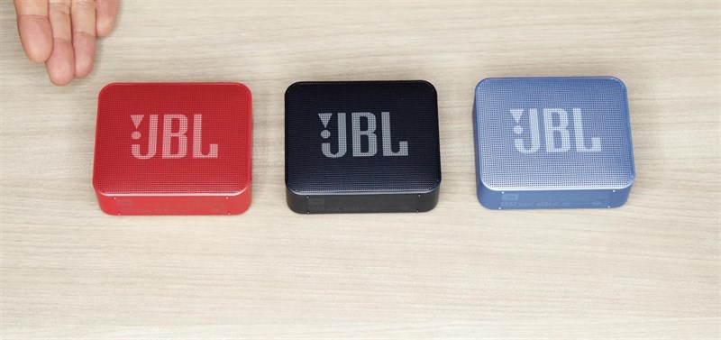 Trên tay loa JBL Go Essential Trên tay loa JBL Go Essential