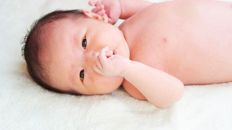 Những lưu ý mẹ cần biết khi con 10 tuần tuổi