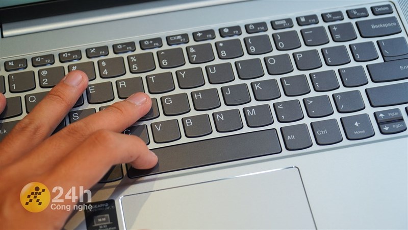 Lenovo Ideapad 5 Pro 14IAP có thiết kế mỏng nhưng vẫn mang đến cho người dùng hành trình phím tốt, không quá nông hay thiếu độ nảy. Lenovo Ideapad 5 Pro 14IAP có thiết kế mỏng nhưng vẫn mang đến cho người dùng hành trình phím tốt, không quá nông hay thiếu độ nảy.
