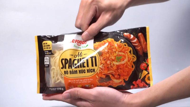 Mì spaghetti bò bằm xúc xích LC FOODS gói 270g