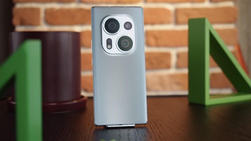 Thiết lập máy ảnh là một điểm khác biệt đáng kể giữa Phantom X2 Pro và Phantom X2 thông thường.