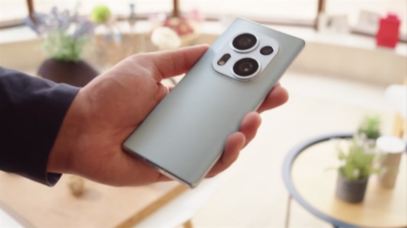 Tác giả nhận định Tecno Phantom X2 là một canh bạc của nhà sản xuất khi tấn công vào phân khúc cao cấp.