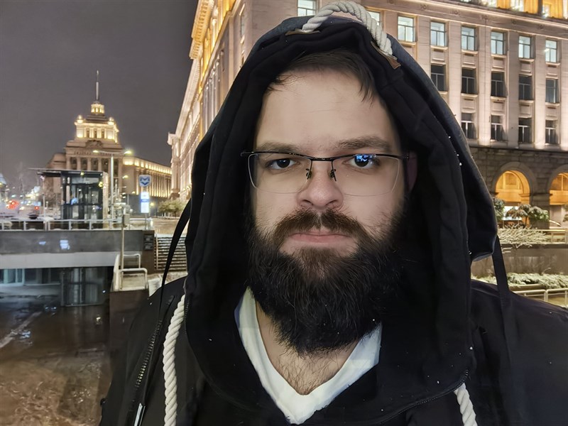 Ảnh selfie chân dung trong điều kiện thiếu sáng.