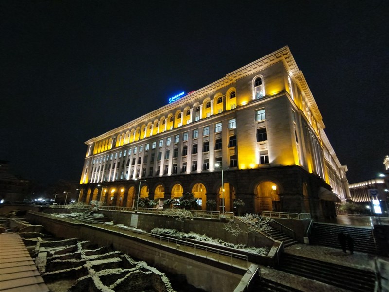 Ảnh chụp đêm từ camera góc siêu rộng.