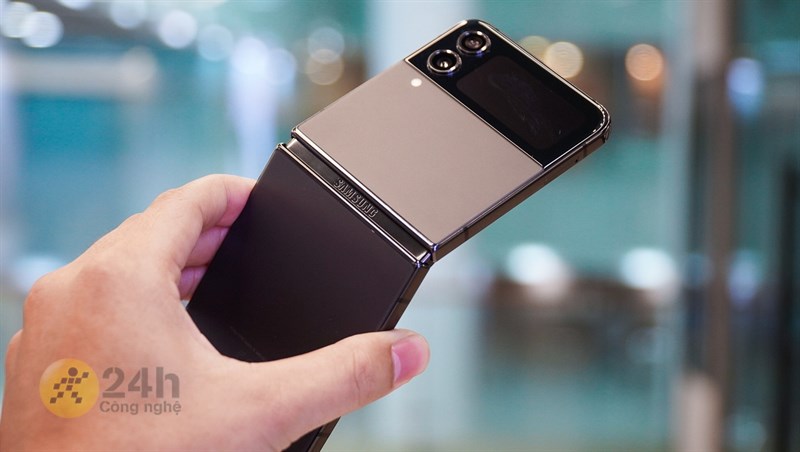 Samsung Galaxy Z Flip4 5G Samsung Galaxy Z Flip4 5G
