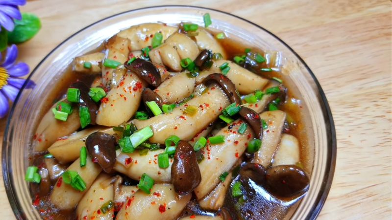 How to make chicken thigh mushrooms with rich soy sauce, eat very well