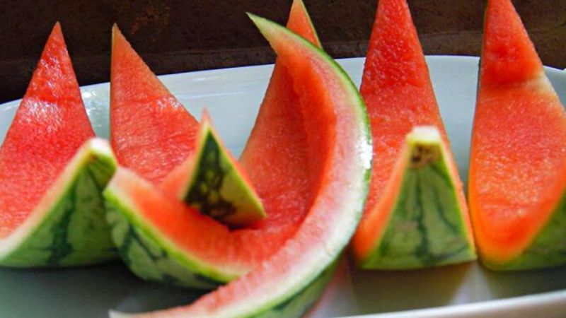 Benefits of treating gray hair with watermelon rind