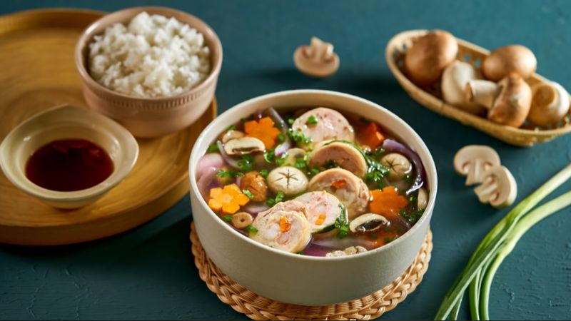 Canh gà nấm mỡ thơm ngon đậm đà