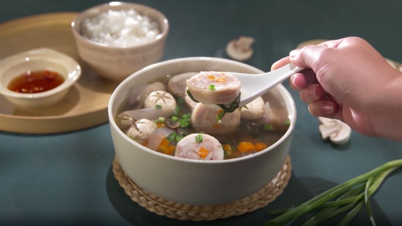 Canh gà nấm mỡ bổ dưỡng