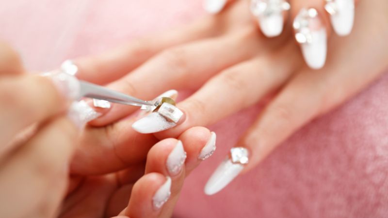 Cách giữ nail màu trắng bền và lâu phai