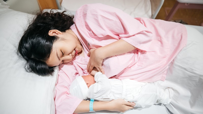 Nên uống canxi và sắt trong bao lâu sau khi sinh?
