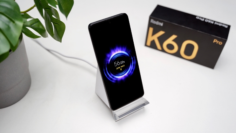 Redmi K60 hỗ trợ sạc nhanh có dây 67W và sạc nhanh không dây 30W, đồng thời ,máy được tích hợp pin dung lượng 5.500 mAh.