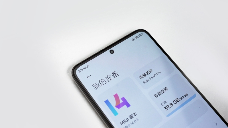 Redmi K60 sử dụng cảm biến OmniVision OV16A1Q độ phân giải 16 MP cho camera đục lỗ ở phía trước.