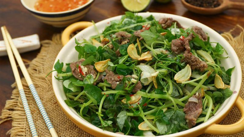Beef and water mimosa salad