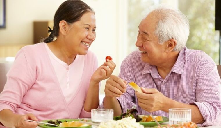 Chế độ ăn uống giúp bảo vệ sức khoẻ người cao tuổi trong mùa lạnh 