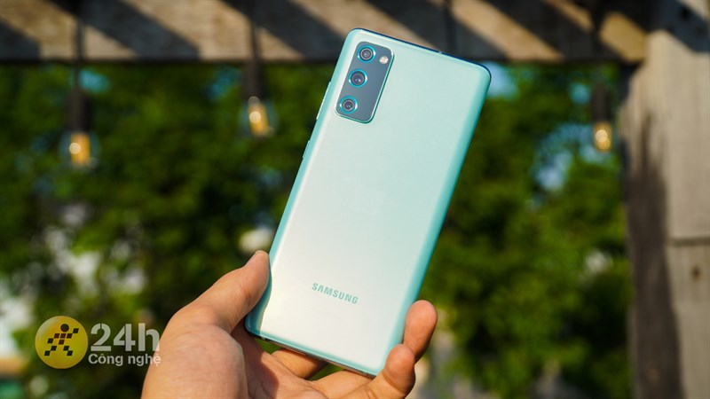 Galaxy S20 FE thiên về vẻ đẹp tinh giản, tinh tươm