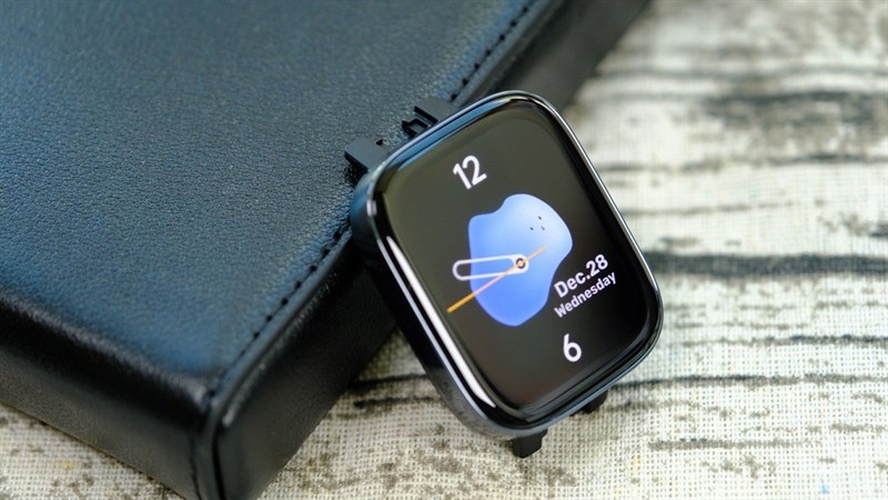 Redmi Watch 3 được trang bị màn hình AMOLED rộng 1.75 inch