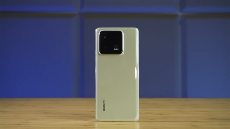 So với biến thể tiêu chuẩn, Xiaomi 13 Pro không có quá nhiều điểm khác biệt khiến chúng ta ngạc nhiên.