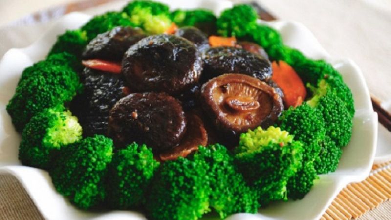 How to make delicious and simple fried shiitake mushrooms with broccoli