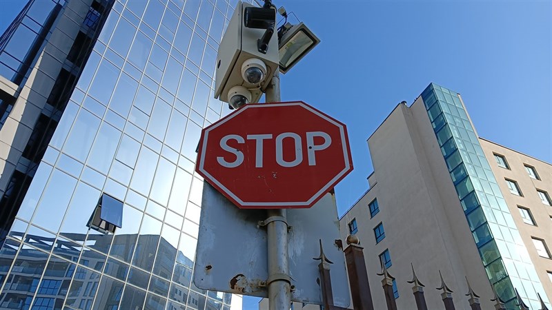 Ảnh chụp từ camera sau của máy Ảnh chụp từ camera sau của máy