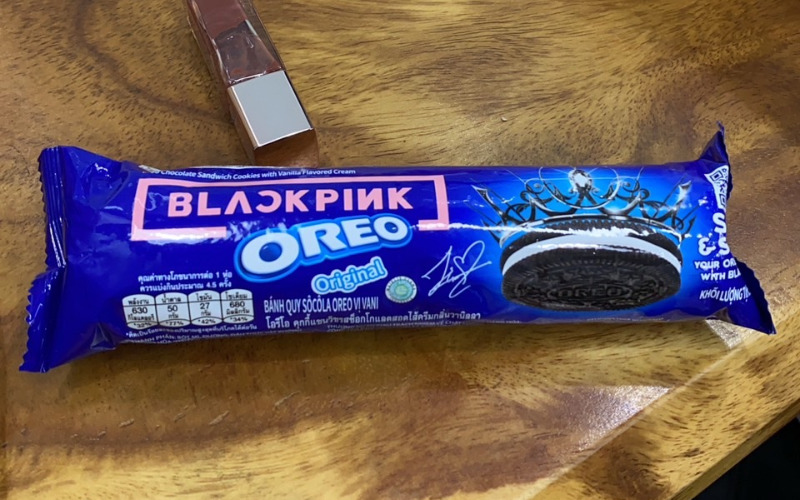 Oreo x BLACKPINK màu xanh truyền thống kết hợp hồng đen ấn tượng