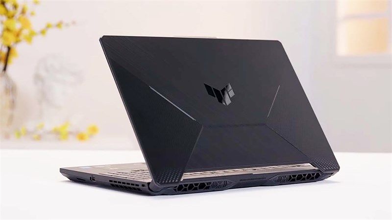 Laptop giảm khủng cuối tuần, săn coupon giảm thêm đến 500K khi mua online