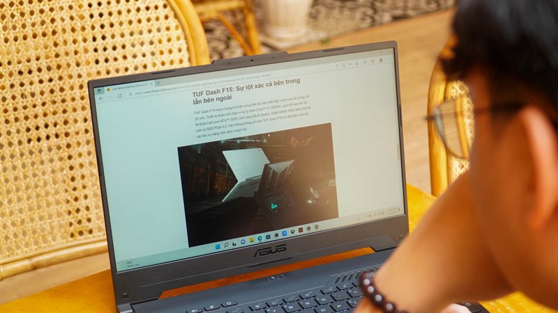 ASUS TUF Dash F15 2022 sở hữu màn hình kích thước 15.6 inch khá lớn. ASUS TUF Dash F15 2022 sở hữu màn hình kích thước 15.6 inch khá lớn.
