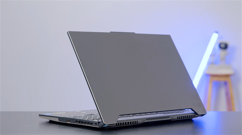 Theo mình, số tiền hơn 30 triệu cho một chiếc laptop dùng trong 4 - 5 năm là khoản đầu tư ổn. Theo mình, số tiền hơn 30 triệu cho một chiếc laptop dùng trong 4 - 5 năm là khoản đầu tư ổn.