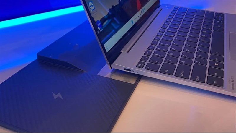 Lenovo trình làng đế sạc không dây ThinkBook Wireless Dock tại sự kiện CES 2023