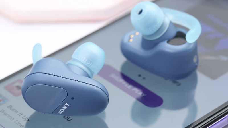 Sony WF-SP800N được tích hợp công nghệ Extra Bass độc quyền của Sony. Sony WF-SP800N được tích hợp công nghệ Extra Bass độc quyền của Sony.