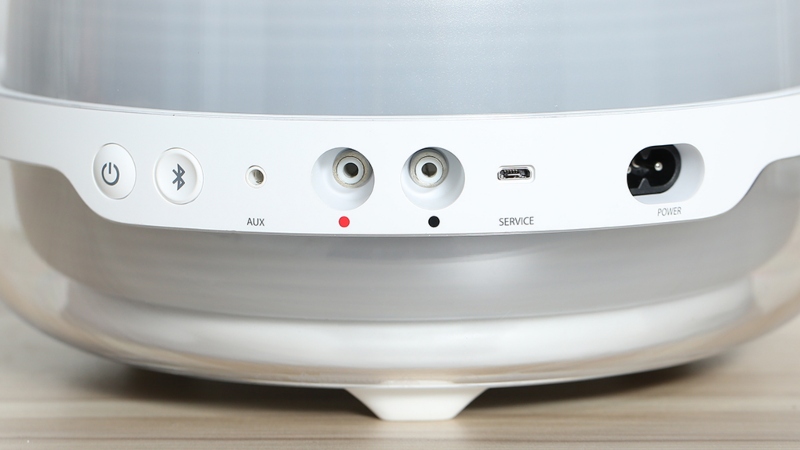 Phạm vi kết nối Bluetooth của loa Harman Kardon lên đến 10 mét. Phạm vi kết nối Bluetooth của loa Harman Kardon lên đến 10 mét.