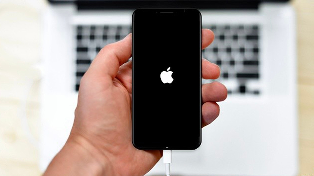 iPhone X bị treo táo phải làm sao?