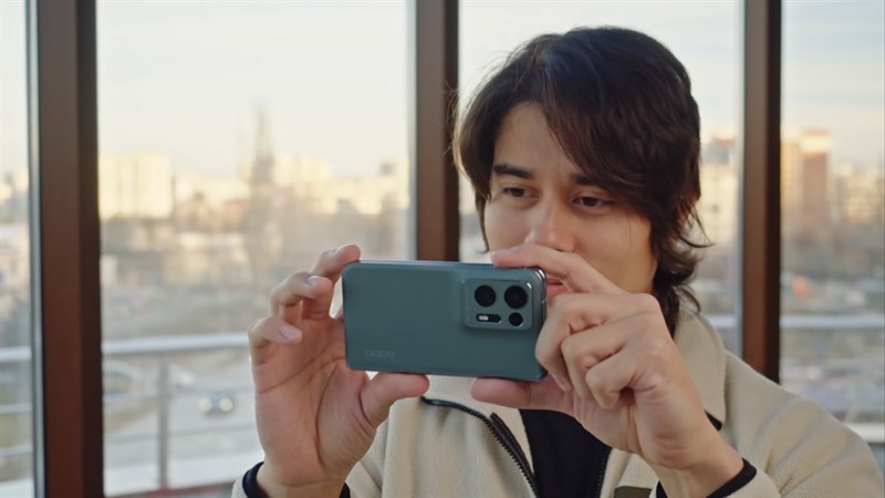 Ccamera góc siêu rộng sử dụng cảm biến Sony IMX581 Quad Bayer.