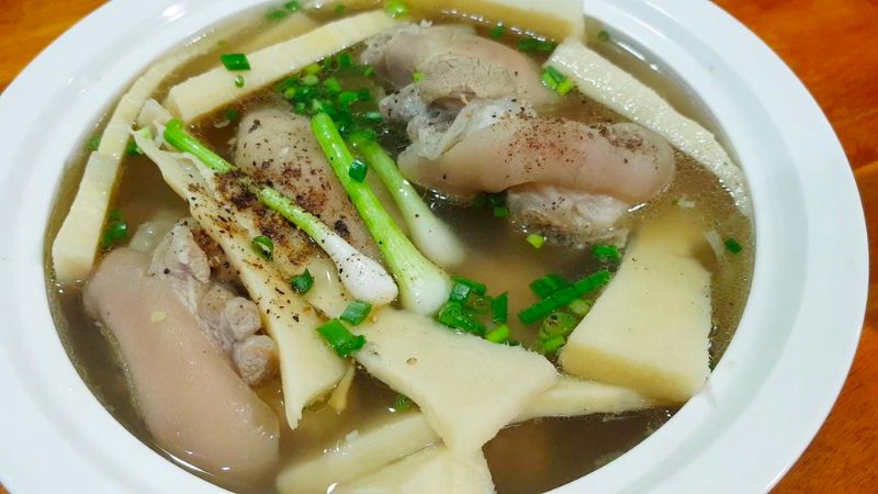 Bamboo shoot trotter soup